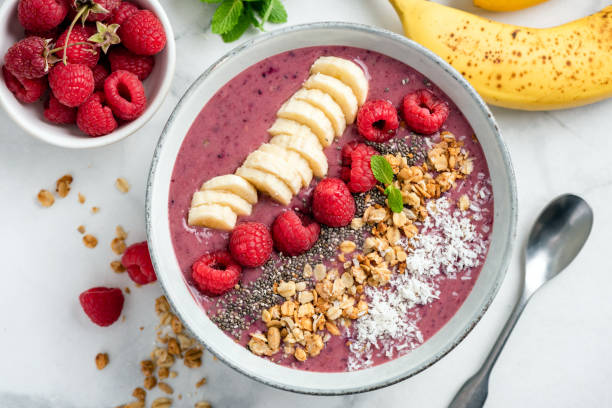 How to Build a Healthy Smoothie Bowl: Recipes and Toppings to Try